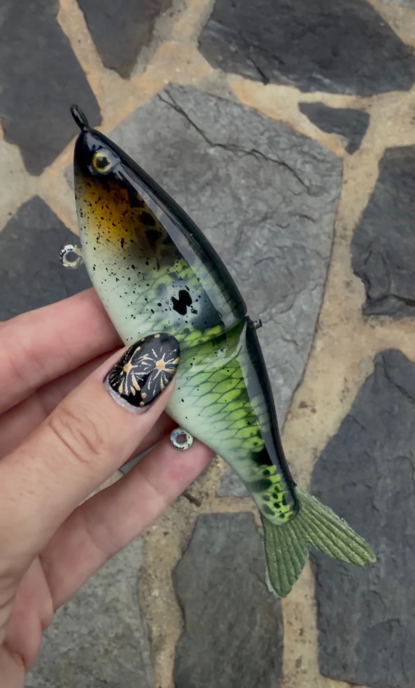 Lazy Baits Co. Downsize V2-Weight: 1.1 oz Length: 5.5 inches- Sink Rate: ~1 ft every 2.25 seconds (Slow-Medium Sink)- Action: Smoother S-style swim
When to use: Ideal for tough bites and high-pressure