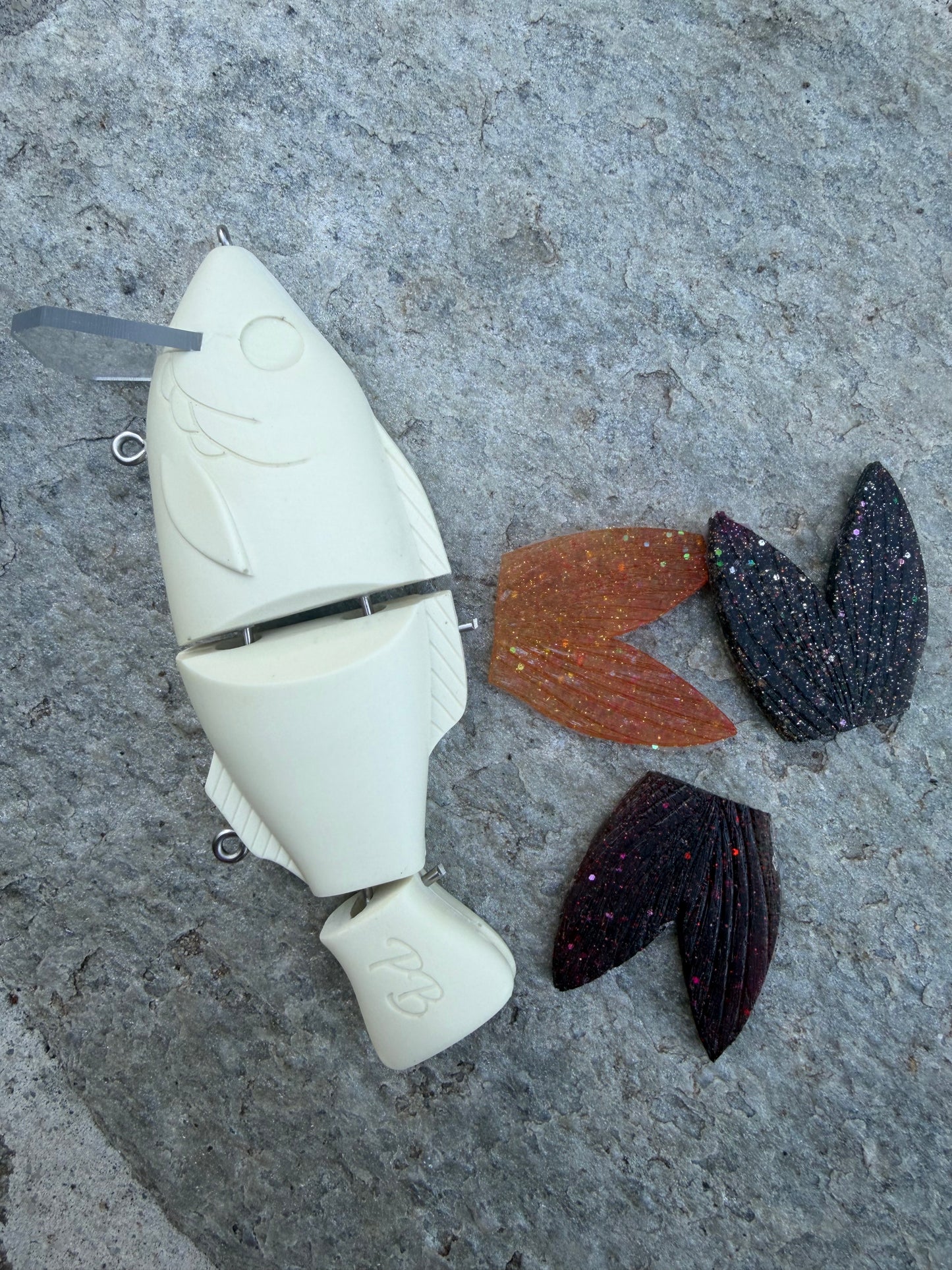 Peak Baits - 3 piece Summit - Resin- Wake/Shallow crank slow float (dives to 5-6ft), Floats, 7" with tail, 2.75oz
comes with spare tail - Price includes custom paint