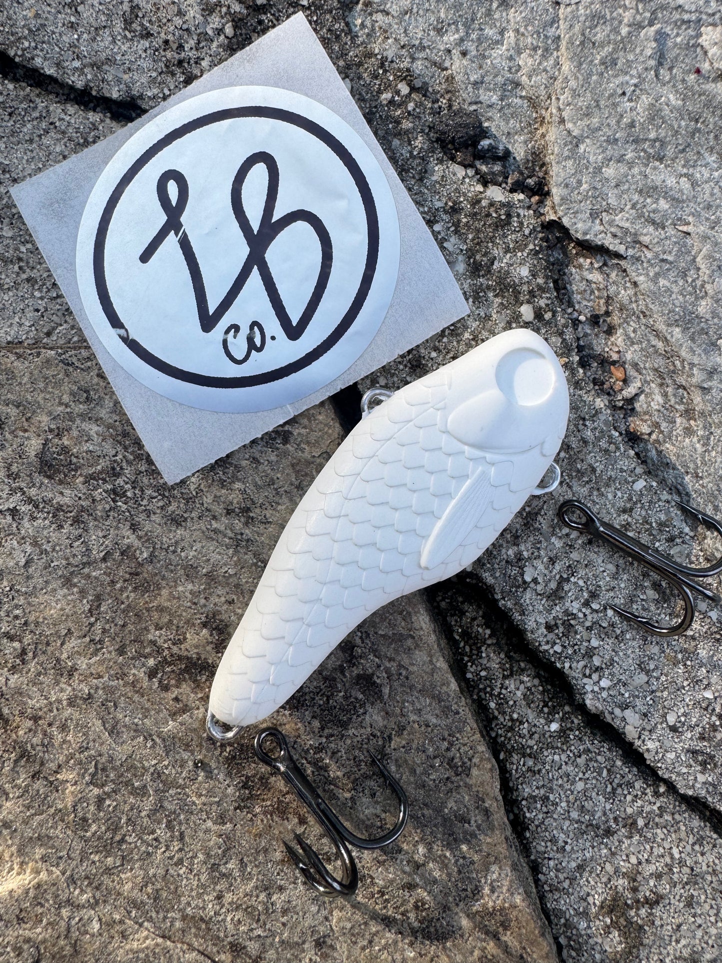 Lil Lipper - Material: High-durability resin -Weight: 5/8 oz-
-Length: 2.75 inches- Tight flutter, moderately fast sinking - Price includes Custom Paint